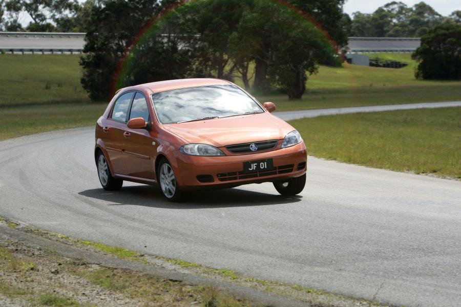  Holden Viva Hatchback 2005 года  (фото 10 из 21)